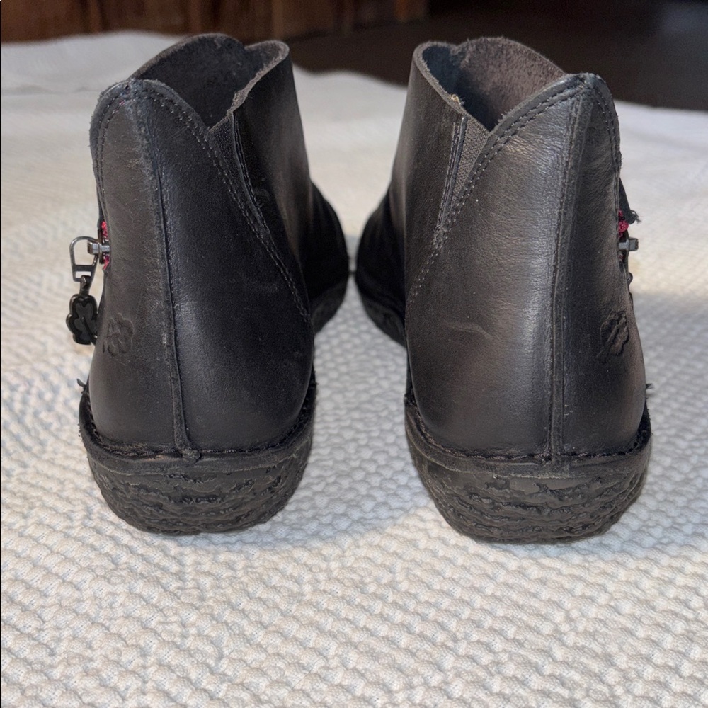 Loints of Holland Black Ankle Boots, Red Zipper, EUC, look NEW! Size UK 39, US 8 - Picture 9 of 15
